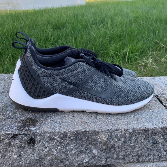 mens nike trainers size 10